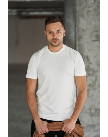 Базова чоловіча футболка білого кольору 